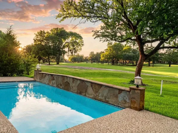 121 April Waters Dr N, Montgomery, TX 77356