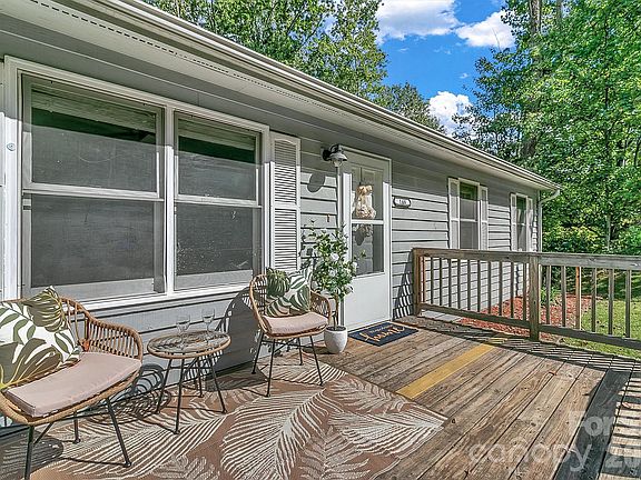 3rd image of 148 Stradley Mountain Rd