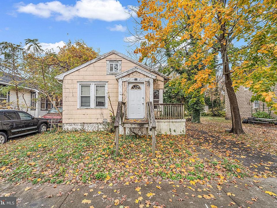1st image of 716 W Adams Ave