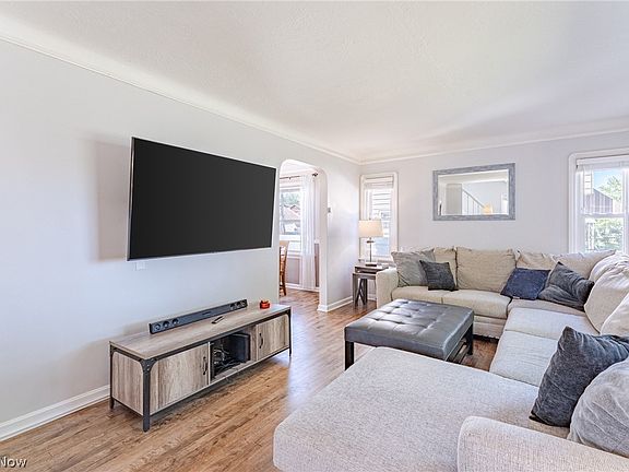 3rd image of 3342 W 155th St