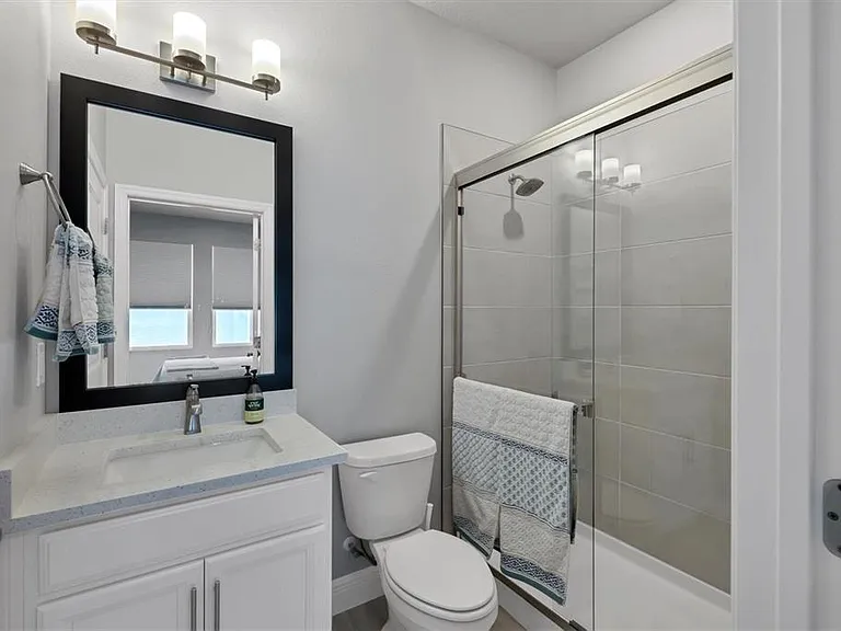 2329 Lindstrom St — Photo 22