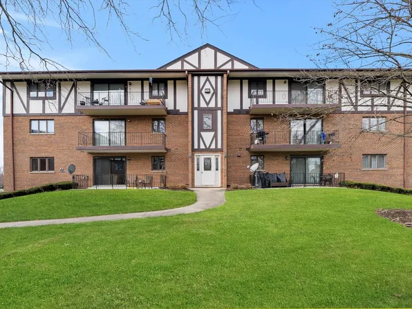 10845 S 84th Ave APT 3B, Palos Hills, IL 60465