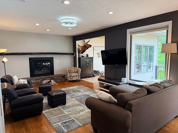 4th image of 16155 Birchwood Dr