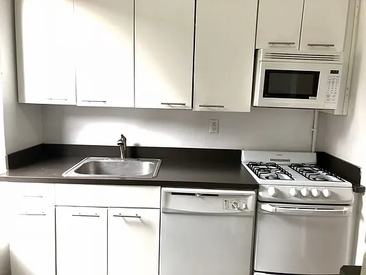 Rented by Alma Realty Corp. | media 1