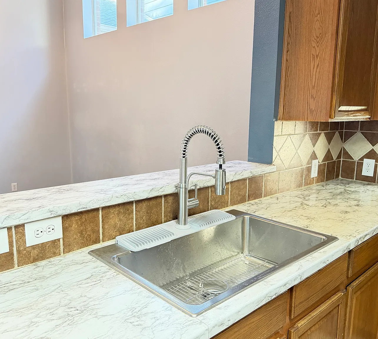 3 bed, 2.5 bath, 1941 sqft, $2,500 — Photo 3