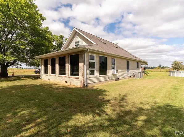 950 Cook Rd, Eldorado, IL 62930