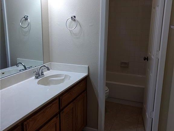 5th image of 721 Bluebonnet Dr