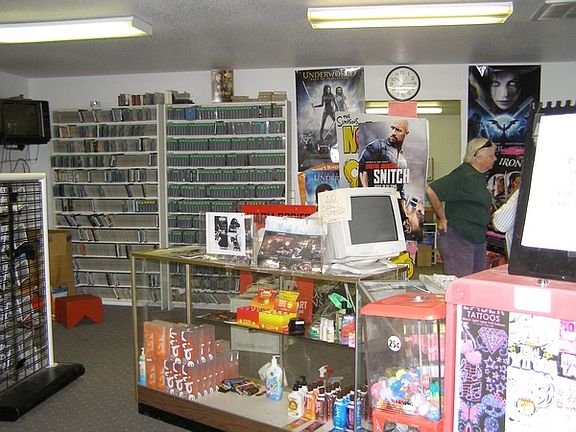 5th image of 903 Buffington Road