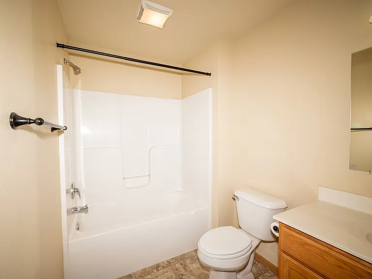 Berry Pointe Luxury Apartments — Photo 17
