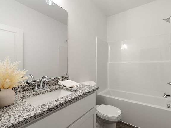 5th image of 4739 18th St SE