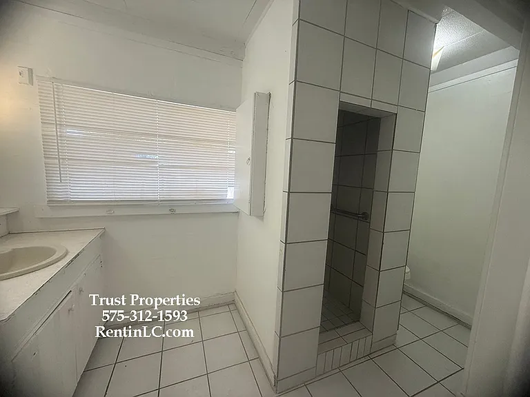 920 Texas Ave — Photo 4