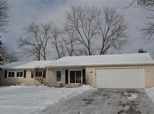 6294 Strathallan Dr, Bedford Heights, OH 44146