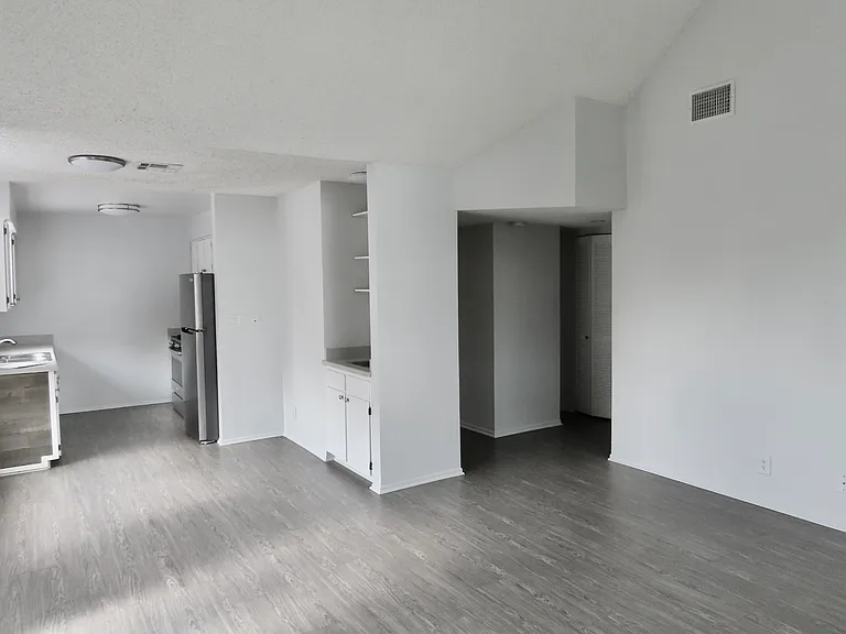 1103 W Angeleno Ave #D — Photo 11