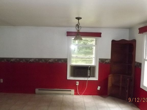 4th image of 165 Basswood Dr