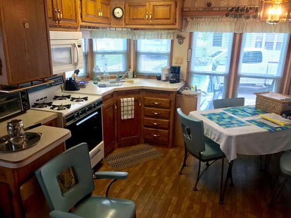 4th image of 5245 Fredricksburg Ln