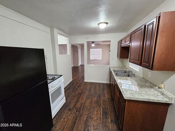 5th image of 404 E 4TH Street