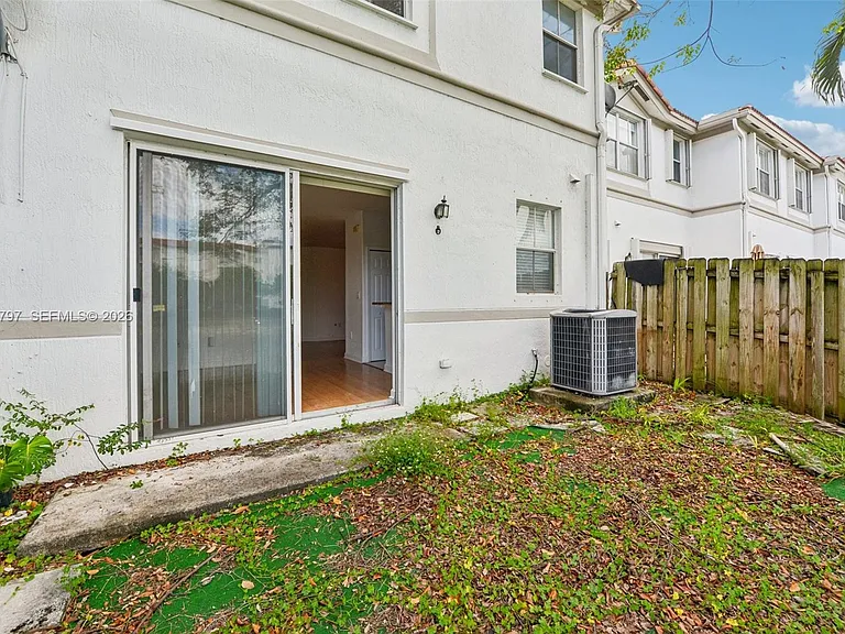 8188 NW 108th Pl #- — Photo 33