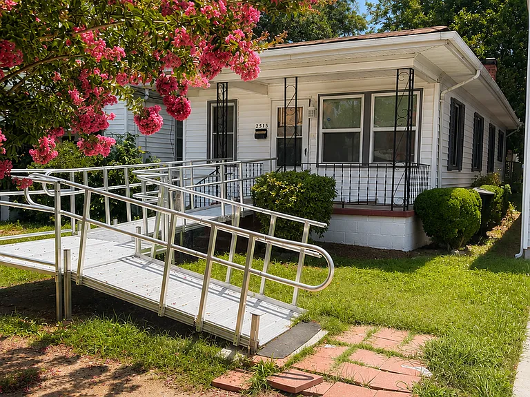 2515 Markham St — Photo 1