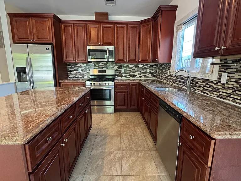 441 Deisius St #1R — Photo 5