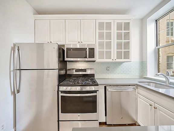 2nd image of 207 W 10th St APT 2A
