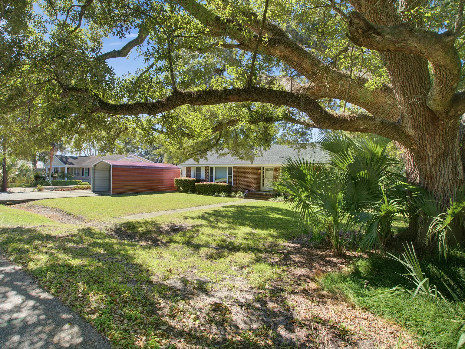 3 bed, 2.0 bath, 1724 sqft, $3,800 — Photo 4