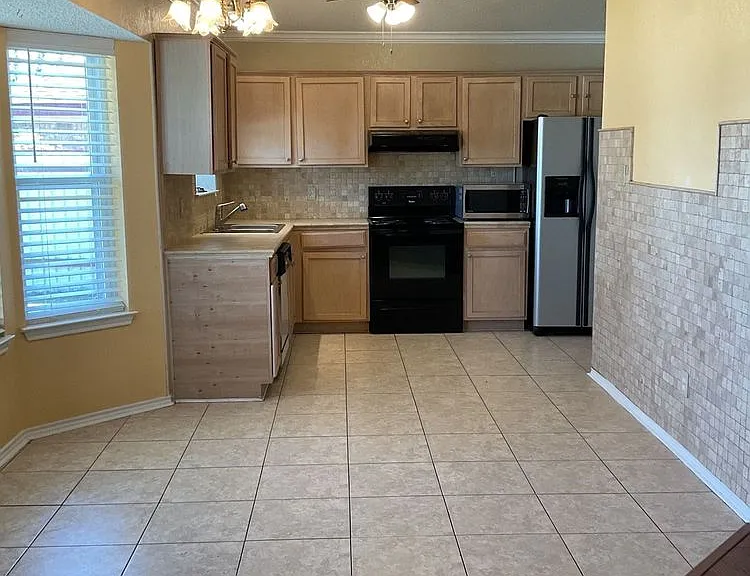 4705 Colby Dr — Photo 4
