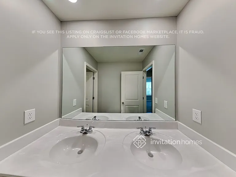 136 Webster Cir — Photo 18