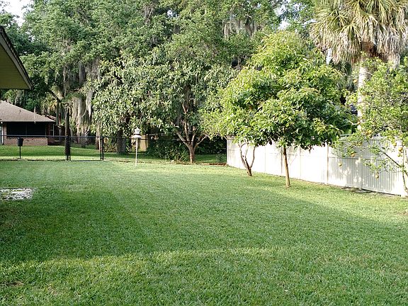 4th image of 1890 Whispering Oaks Cir