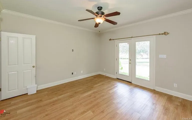 552 Canterbury Ln — Photo 11