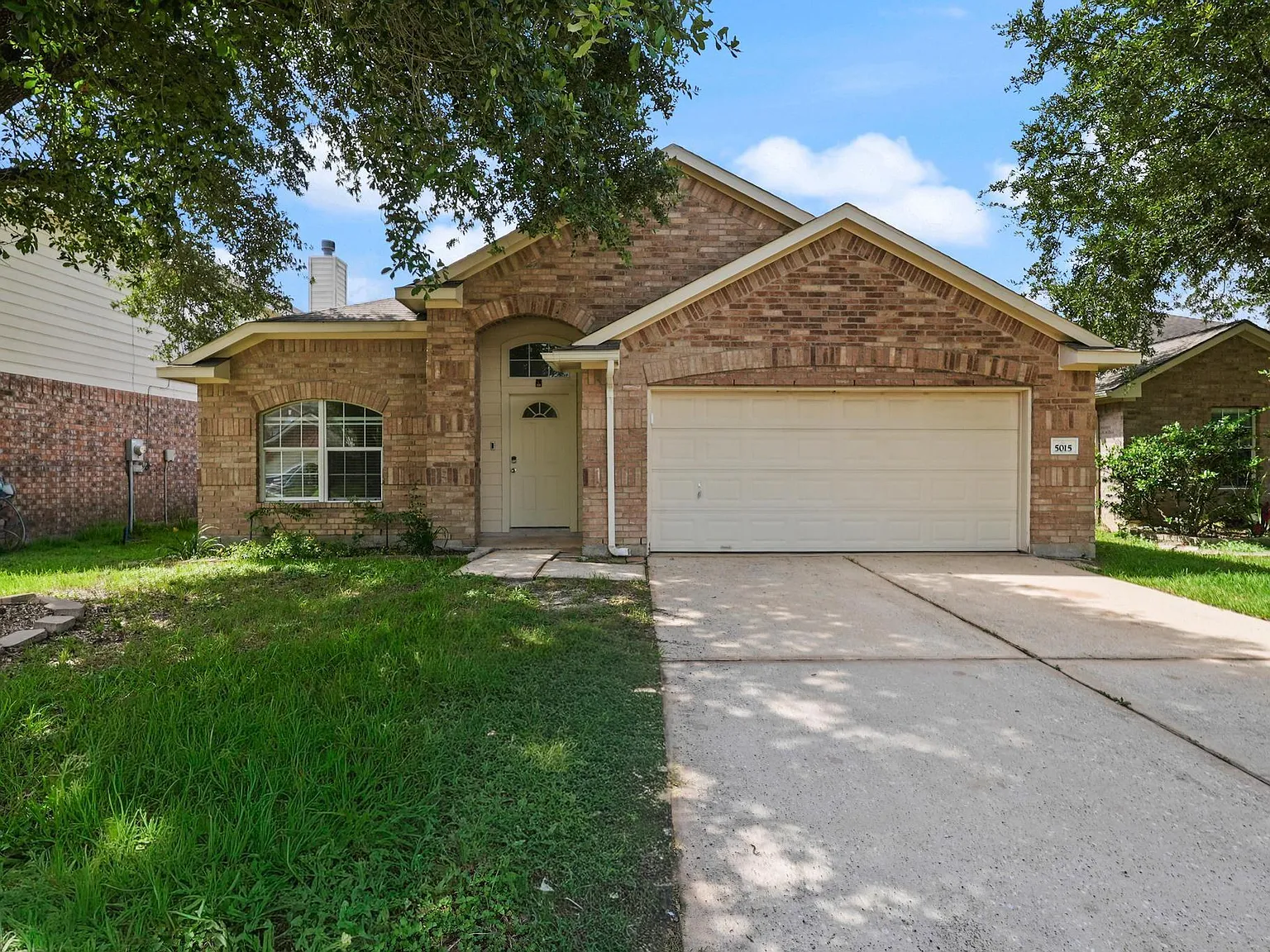 3 bed, 2.0 bath, 2202 sqft, $2,495 — Photo 1