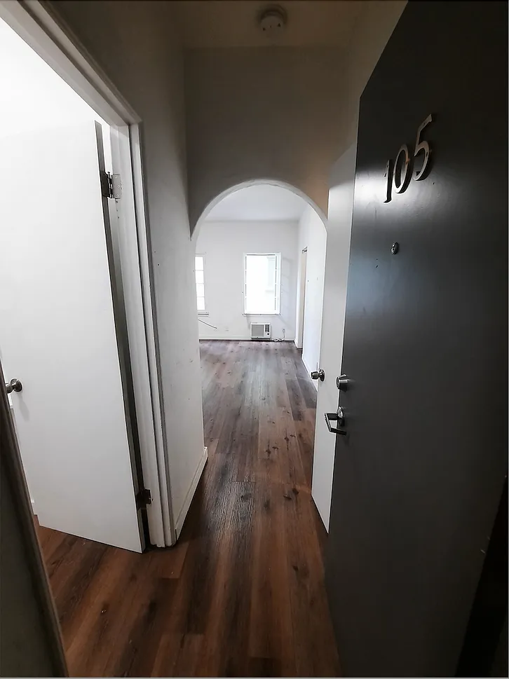839 Parkman Ave — Photo 2