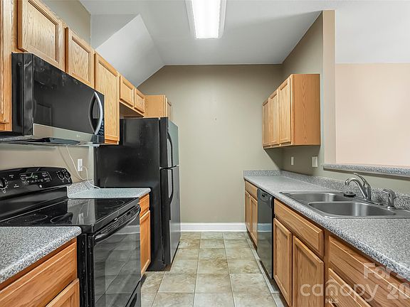 4th image of 123 Foxden Dr Unit 103