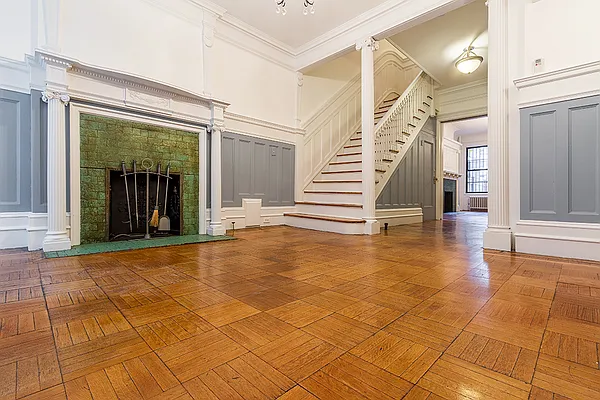 Rented by Dixon Advisory USA Inc. | media 99