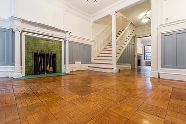 Rented by Dixon Advisory USA Inc.