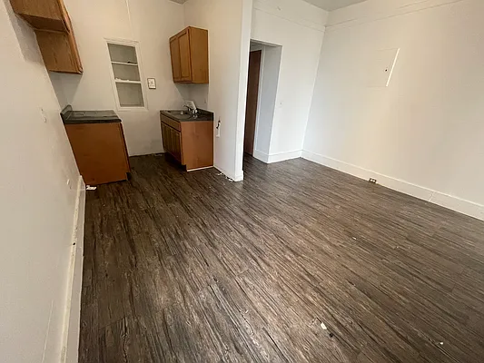 Rented by Premier One Realty LLC | media 4