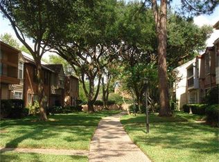 10182 Longmont Dr, Houston, TX 77042