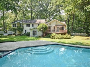 92 Snowberry Ln, New Canaan, CT 06840