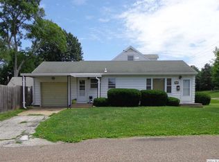 1439 S 15th St, Quincy, IL 62301