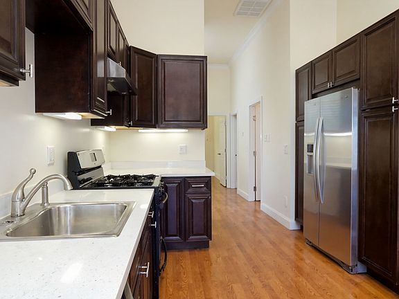 2nd image of 126 Coleridge St #126