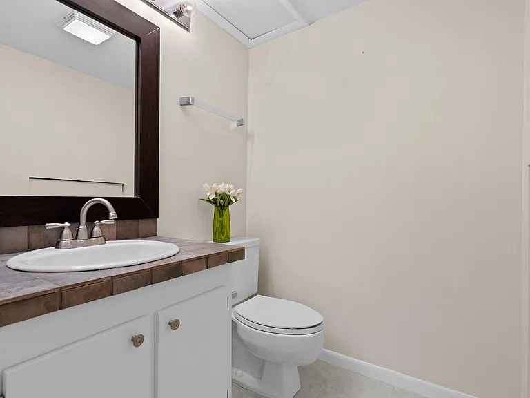 2327 Waterside Dr — Photo 10