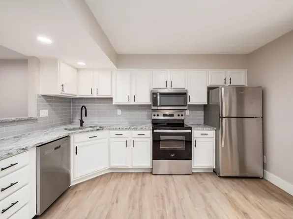 631 Pebble Place Dr APT A, Delaware, OH 43015