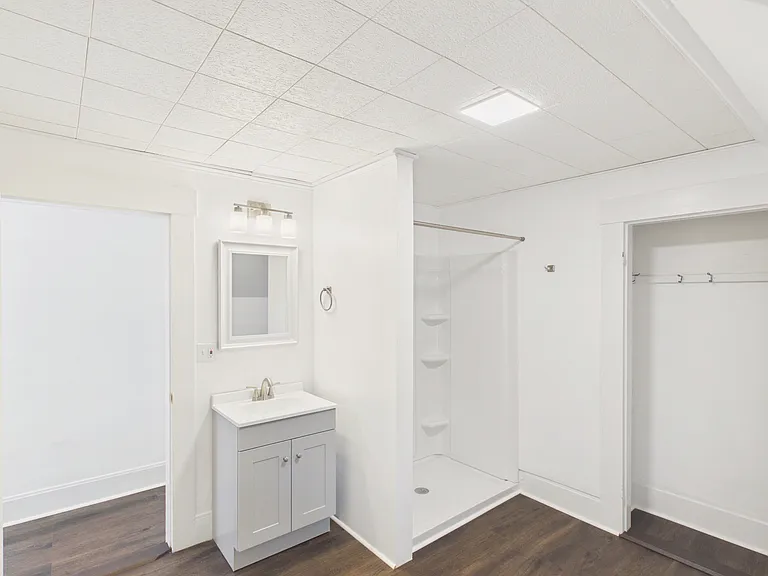 2nd Floor Bathroom