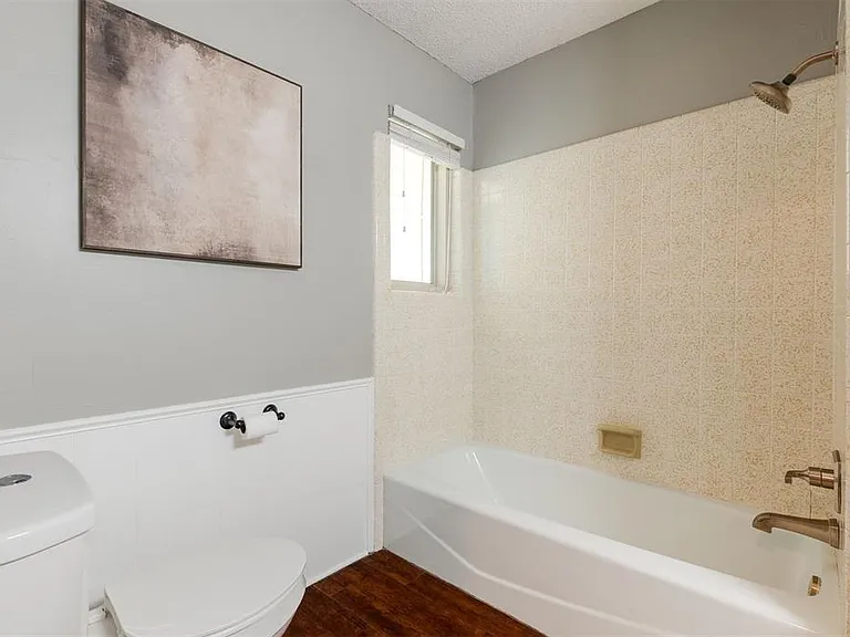 320 Elwood Dr — Photo 26