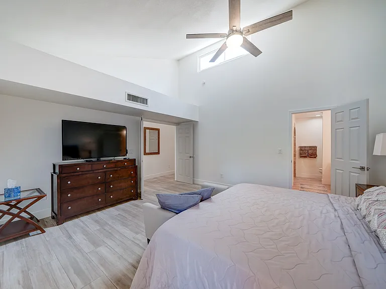 1358 W Meadow Green Ln — Photo 27