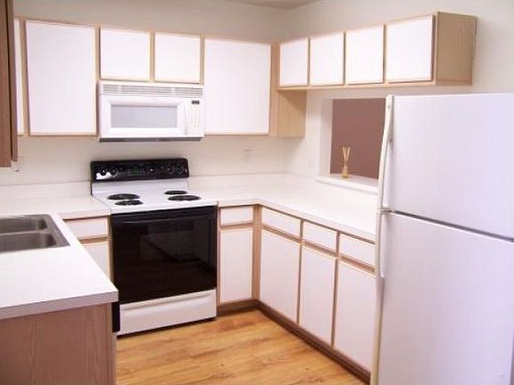 4th image of 1647 Fluorshire Dr