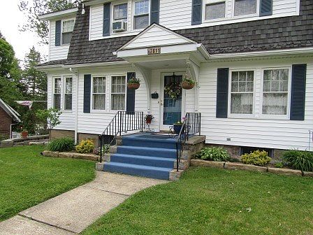 3rd image of 811 N Monroe St