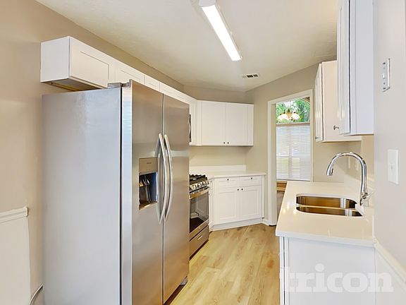5th image of 241 Huntington Dr