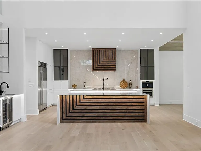 1000 Clementstone Northeast Dr — Photo 5