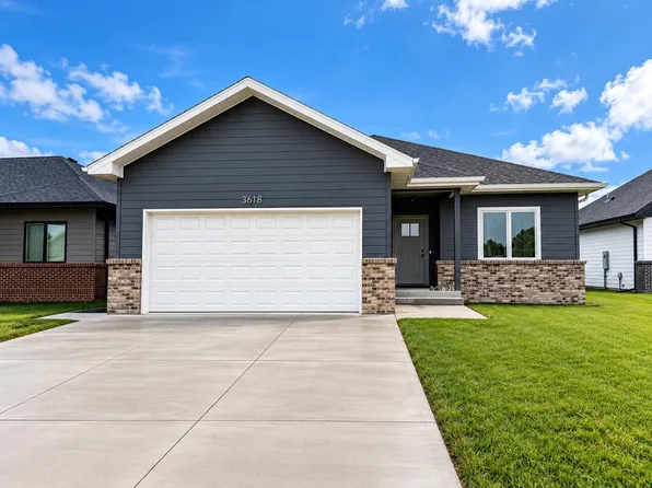 3618 Hummingbird Dr, North Platte, NE 69101