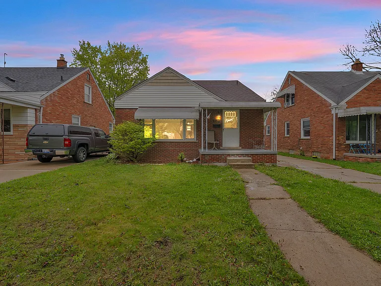 3837 Katherine St — Photo 1